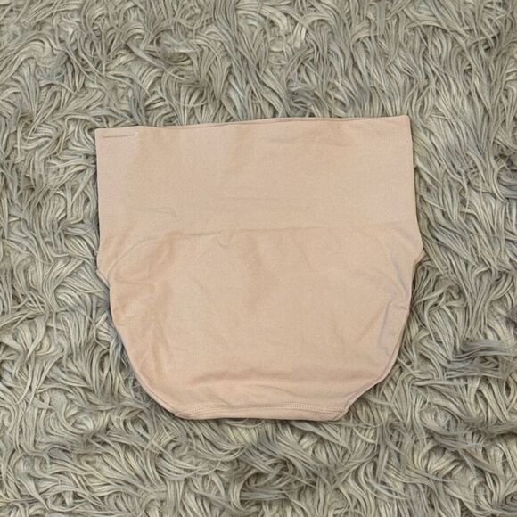 Spanx shapewear undies size small - Picture 4 of 4